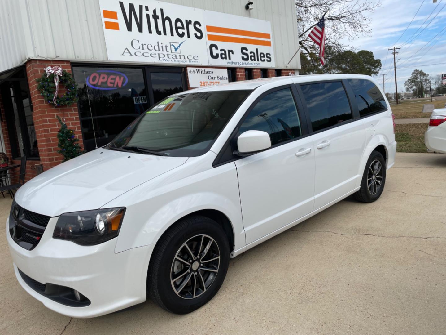 2019 White /Black Dodge Grand Caravan (2C4RDGCG6KR) , Auto transmission, located at 204 Hwy. 16 East, Carthage, MS, 39051, (601) 267-7277, 0.000000, 0.000000 - Photo#0